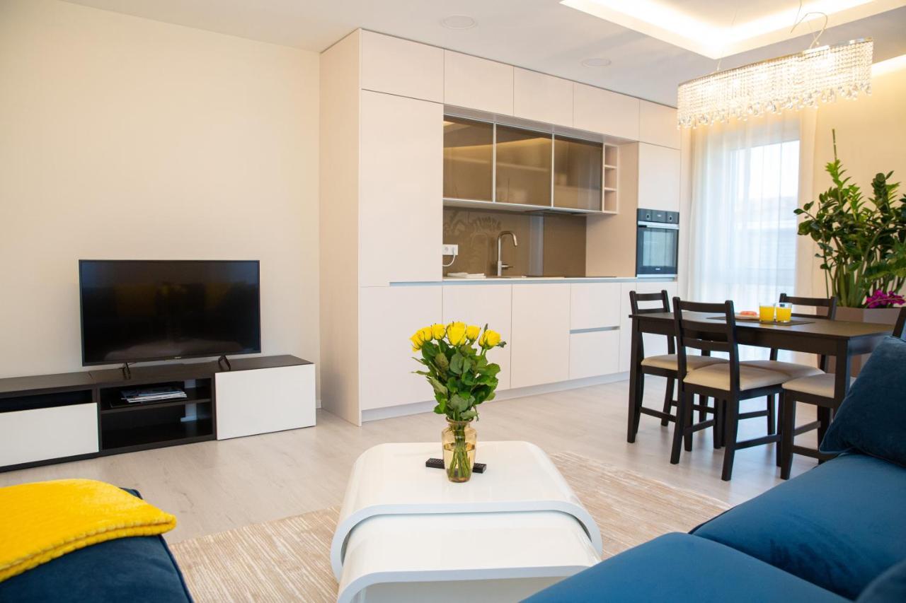 Luxurious Blue&Yellow Apartment In Kaunas Center Esterno foto