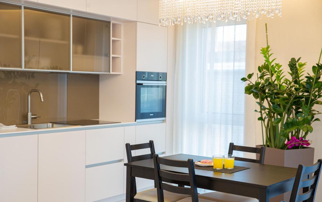 Luxurious Blue&Yellow Apartment In Kaunas Center Esterno foto