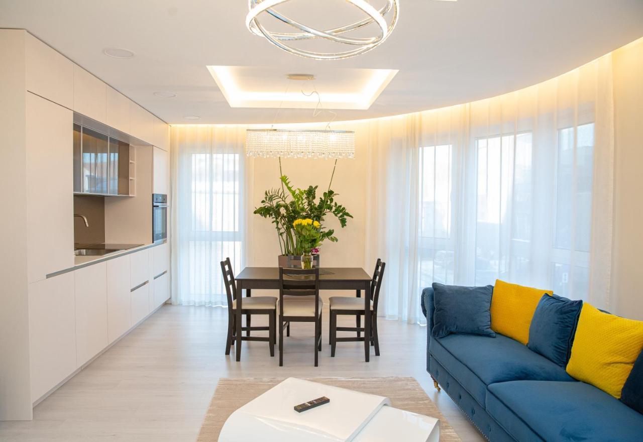 Luxurious Blue&Yellow Apartment In Kaunas Center Esterno foto