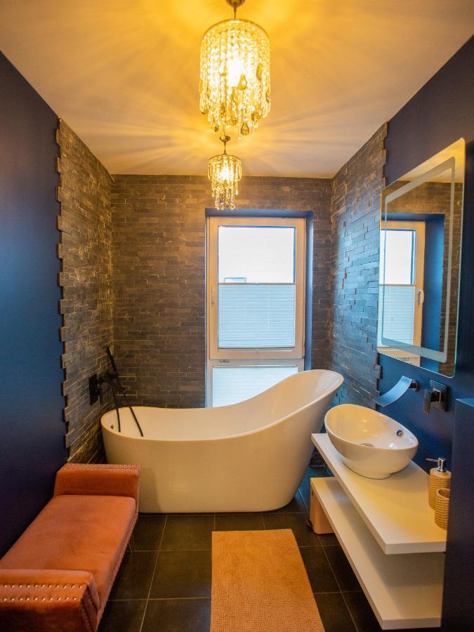 Luxurious Blue&Yellow Apartment In Kaunas Center Esterno foto