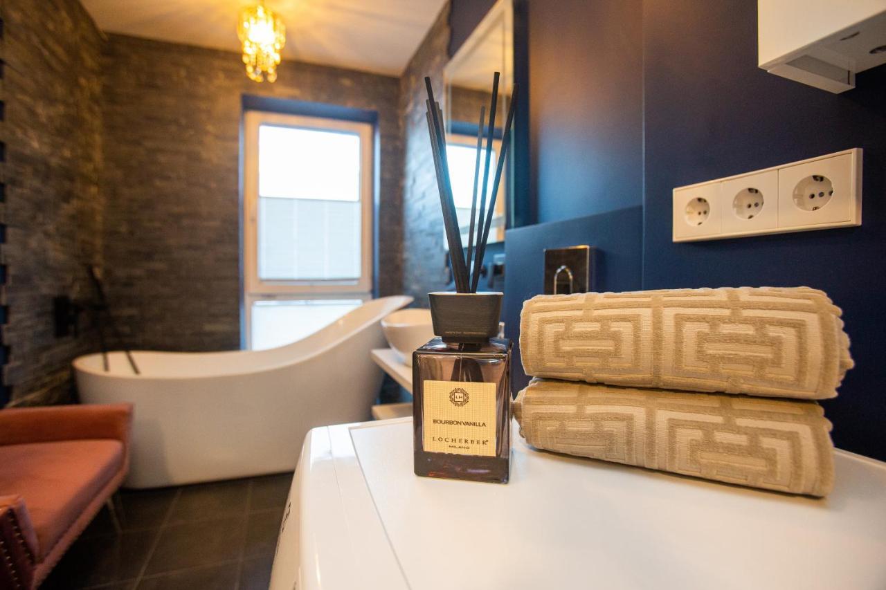 Luxurious Blue&Yellow Apartment In Kaunas Center Esterno foto